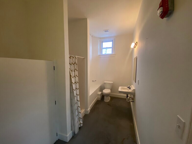 More Photos Of 220 S Campbell Ave, Springfield Storefront Retail Office For Sale