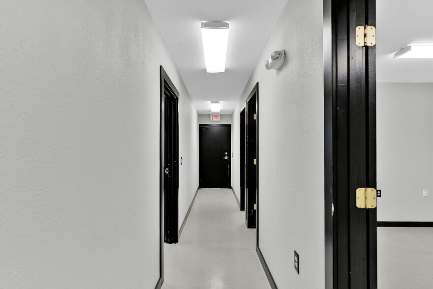 More Photos Of 11445 N Reed Rd, Hayden Warehouse For Lease