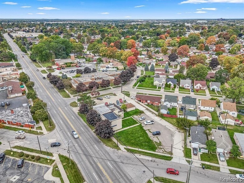 More Photos Of 3020 Oakwood Blvd, Melvindale Office For Sale