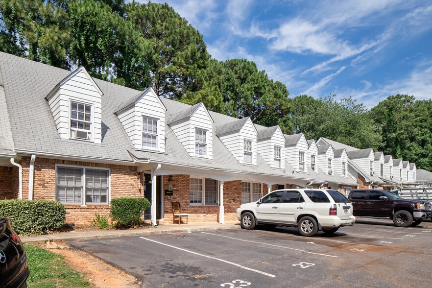 Primary Photo Of 3693-3735 Embry Cir, Chamblee Apartments For Sale
