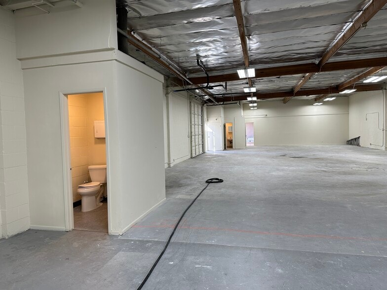 More Photos Of 7456 Valjean Ave, Van Nuys Warehouse For Lease