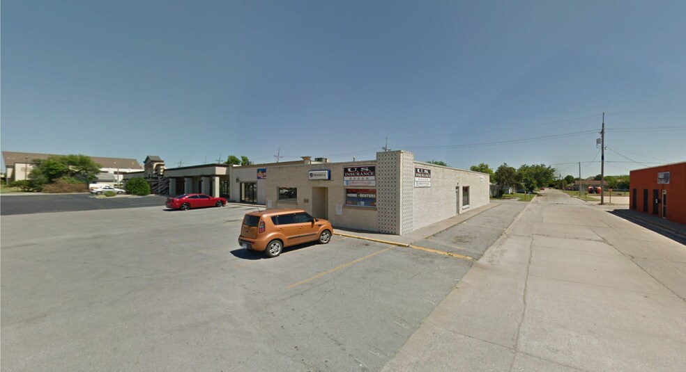 More Photos Of 2016 W Gore Blvd, Lawton Office For Lease