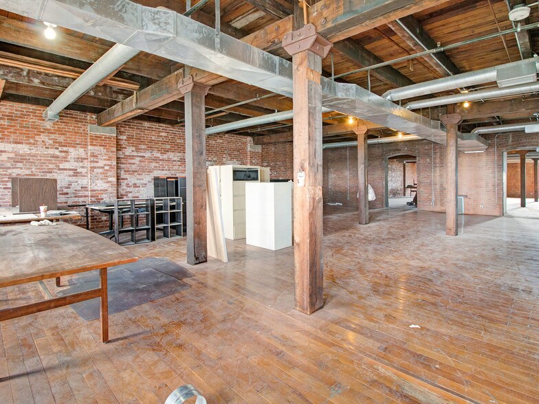 More Photos Of 2630 Charlevoix St, Detroit Office For Sale