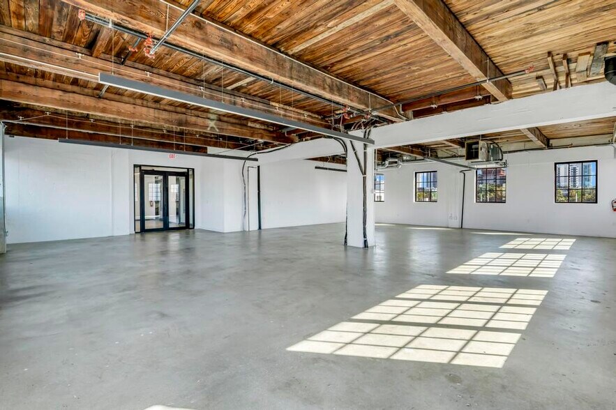 More Photos Of 2509 N Miami Ave, Miami Loft Creative Space For Lease