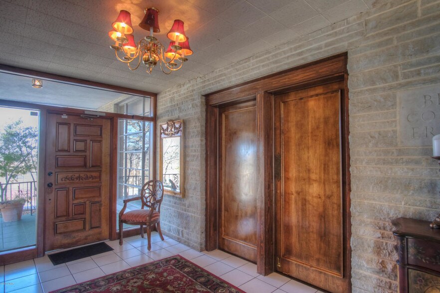 More Photos Of 988 S Country Club Rd, Carthage General Retail For Sale