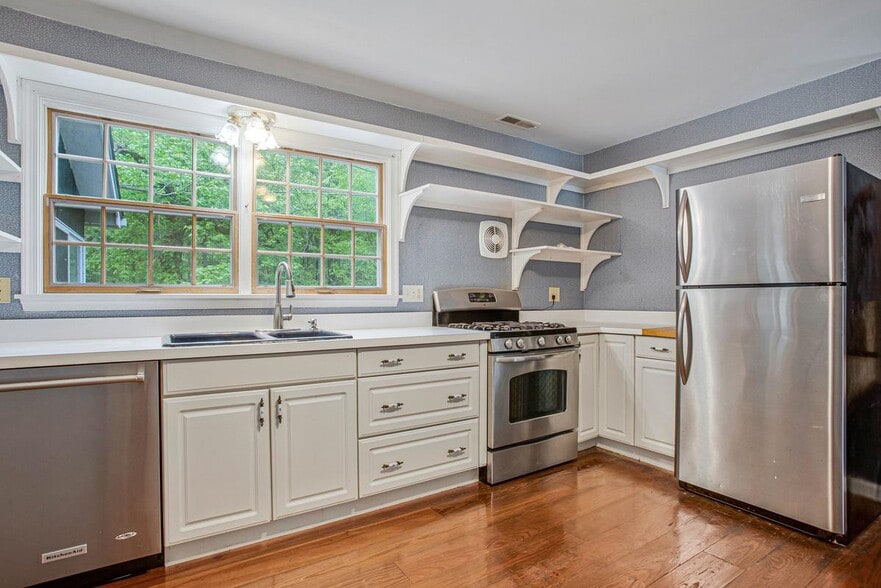 More Photos Of 6285 Shady Side Rd, Shady Side General Retail For Sale