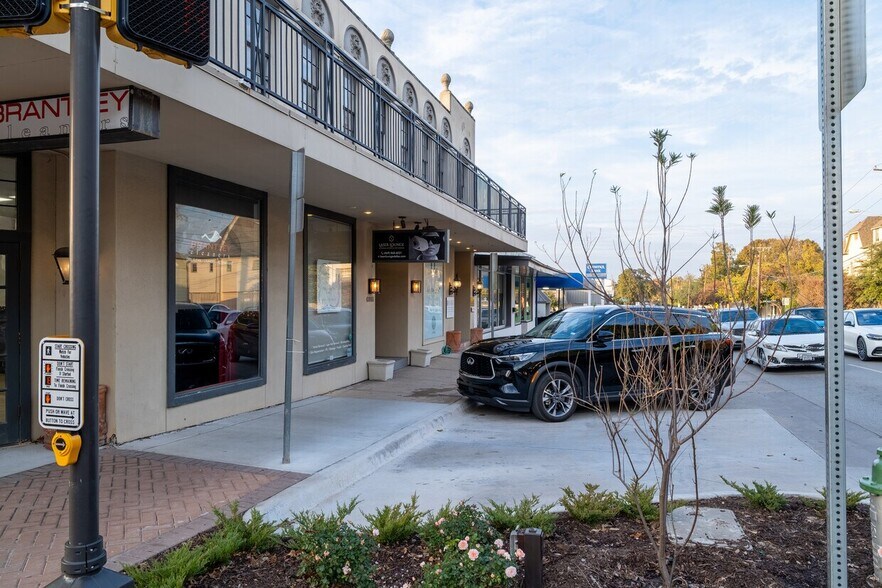 More Photos Of 6801-6805 Hillcrest Ave, Dallas Storefront Retail Office For Lease