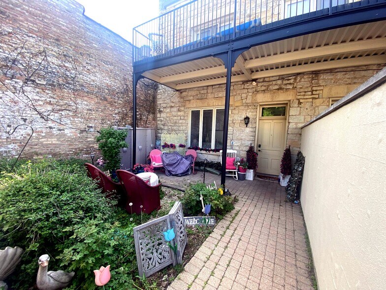 More Photos Of 1100-1106 S State St, Lockport Apartments For Sale