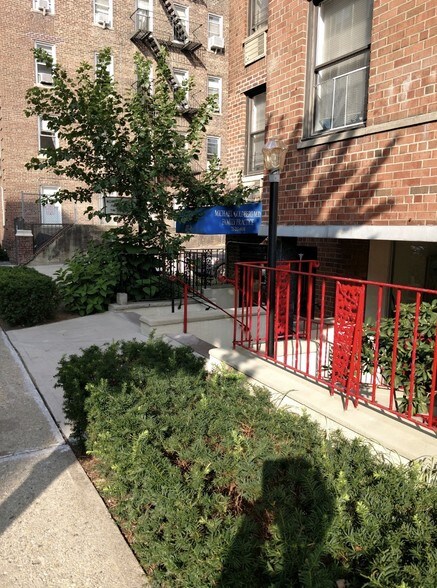 More Photos Of 11146 76th Dr, Forest Hills Apartments For Lease