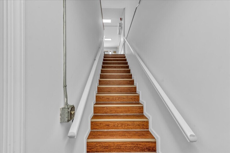 More Photos Of 357 W Main St, Searsport Freestanding For Sale