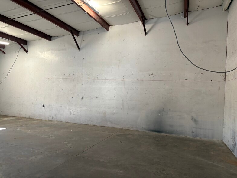 More Photos Of 9212-9240 Lazy Ln, Tampa Warehouse For Lease