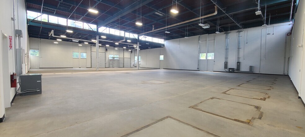 More Photos Of 185 Grassy Plain St, Bethel Manufacturing For Lease