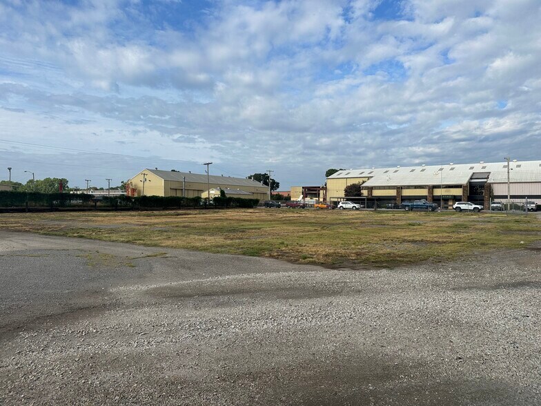 More Photos Of 4210 Elwood, Tulsa Land For Lease