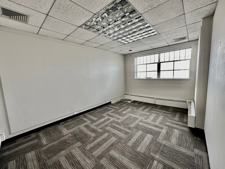 More Photos Of 30 S Water St, Greenwich Bank For Lease