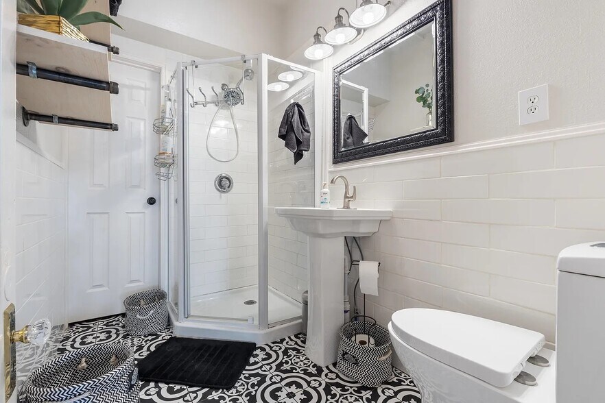 More Photos Of 506 Flynn St, Alva Storefront Retail Residential For Sale