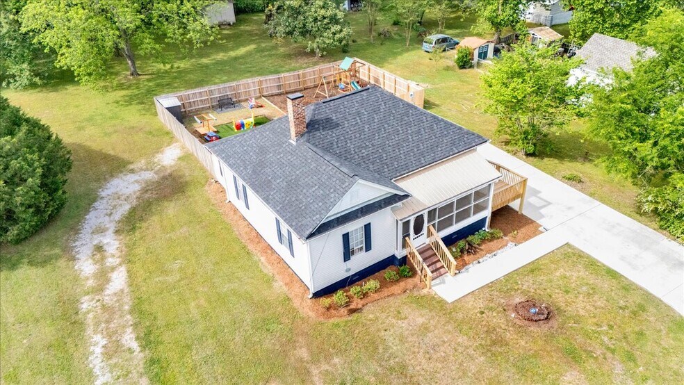 More Photos Of 607 12th Ave SW, Alabaster Specialty For Sale