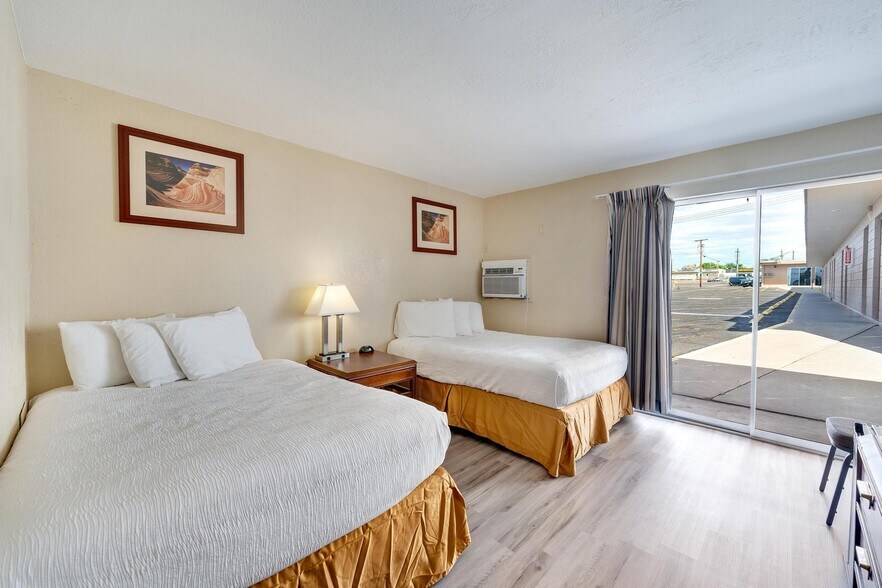 More Photos Of 150 N Lake Powell Blvd, Page Hotel For Sale