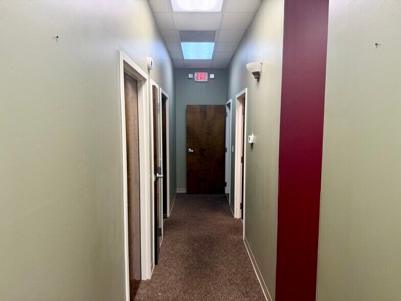 More Photos Of 3660 Cascade Rd, Atlanta Storefront For Lease