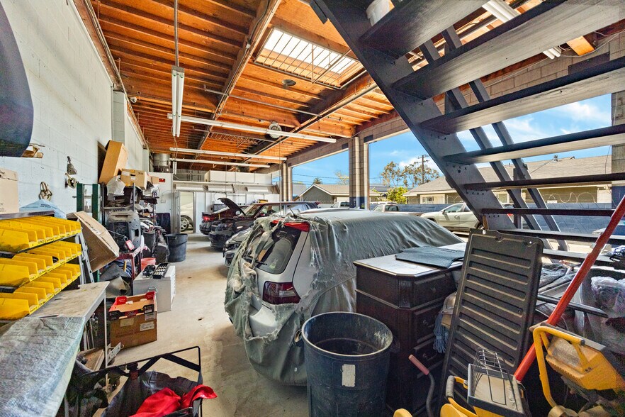 More Photos Of 620 E 2nd St, Santa Ana Service For Sale