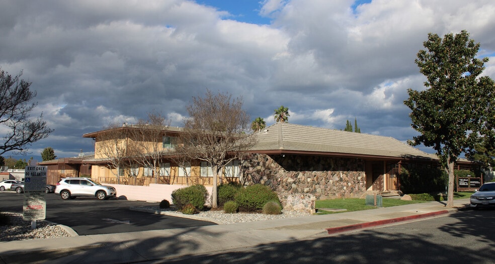 More Photos Of 3731 Tibbetts St, Riverside Medical For Lease