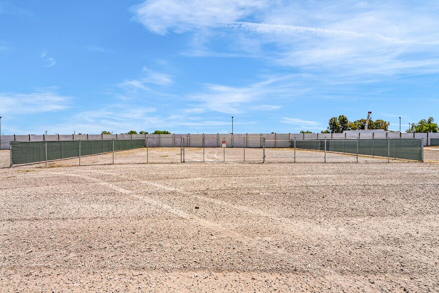 More Photos Of 6181 Brentwood Blvd, Brentwood Land For Lease
