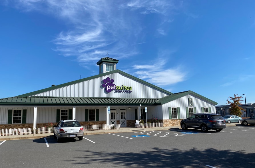 Primary Photo Of 219 Archdale Dr, Charlotte Veterinarian Kennel For Sale