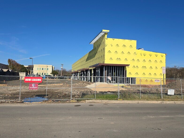 More Photos Of 9820 Huebner Rd, San Antonio Storefront Retail Office For Lease