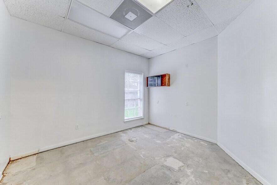 More Photos Of 14721 Pebble Bend Dr, Houston Medical For Lease