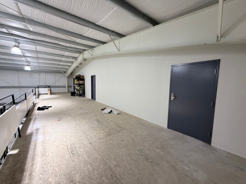More Photos Of 2545 Aerial Way SE, Salem Warehouse For Sale