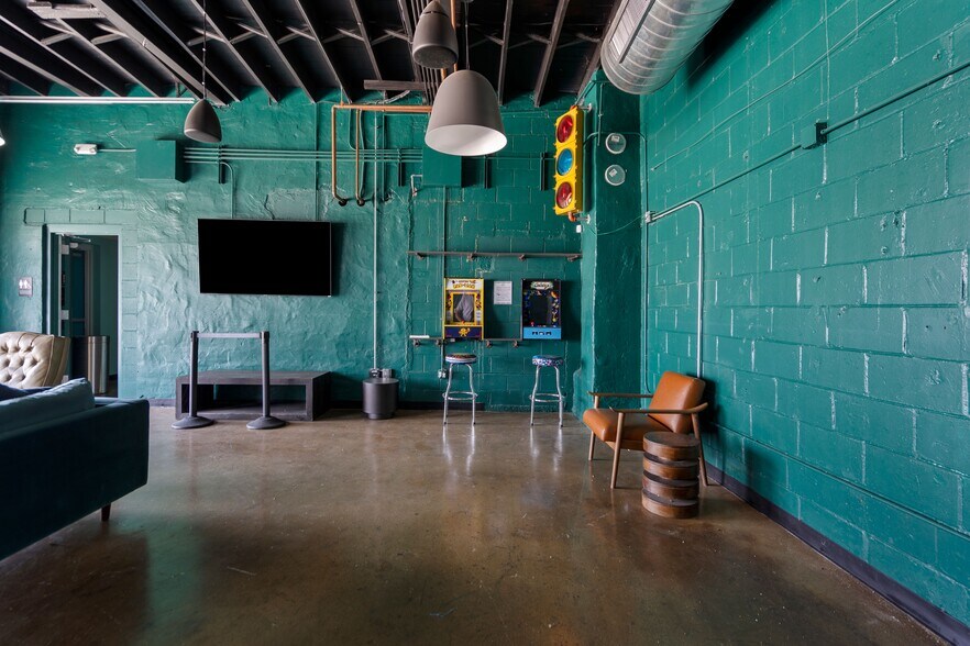 More Photos Of 23610 John R Rd, Hazel Park Auto Repair For Sale