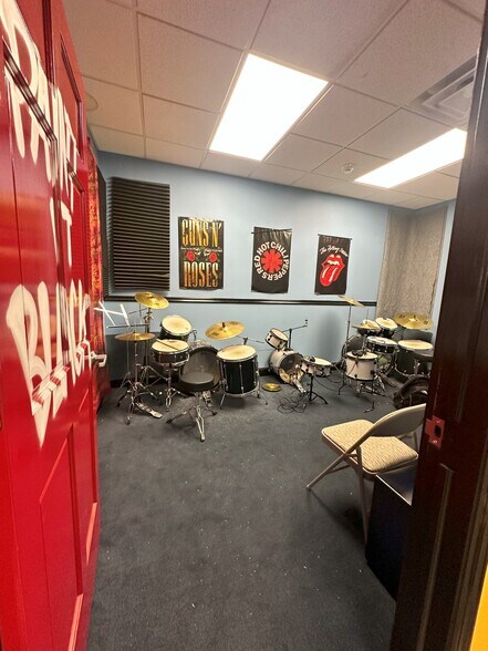 More Photos Of 15-17 Oak St, Patchogue Office Residential For Sale