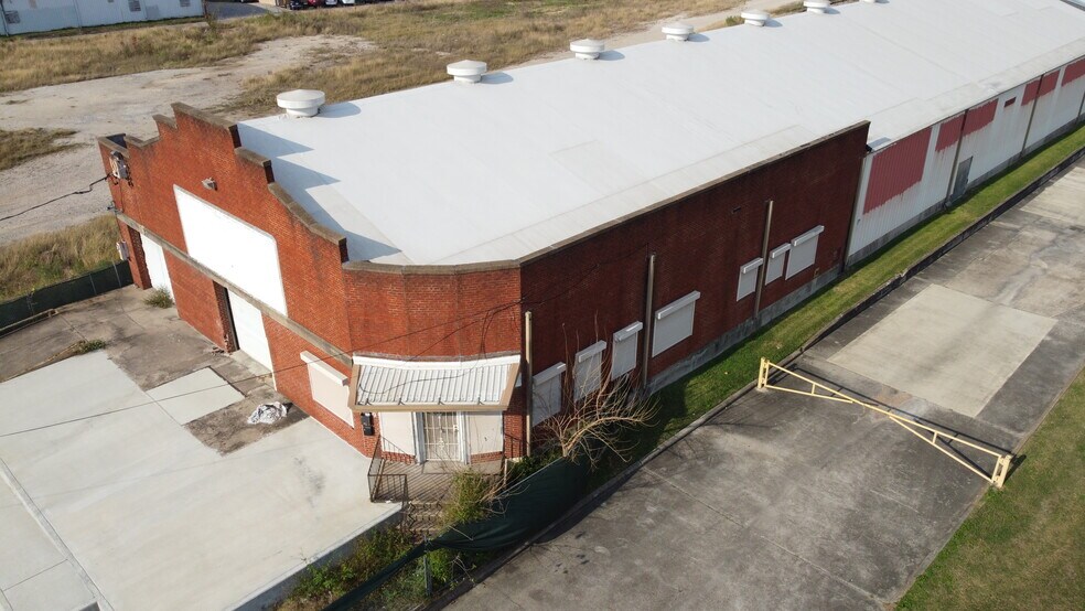 More Photos Of 3229 Navigation Blvd, Houston Warehouse For Sale