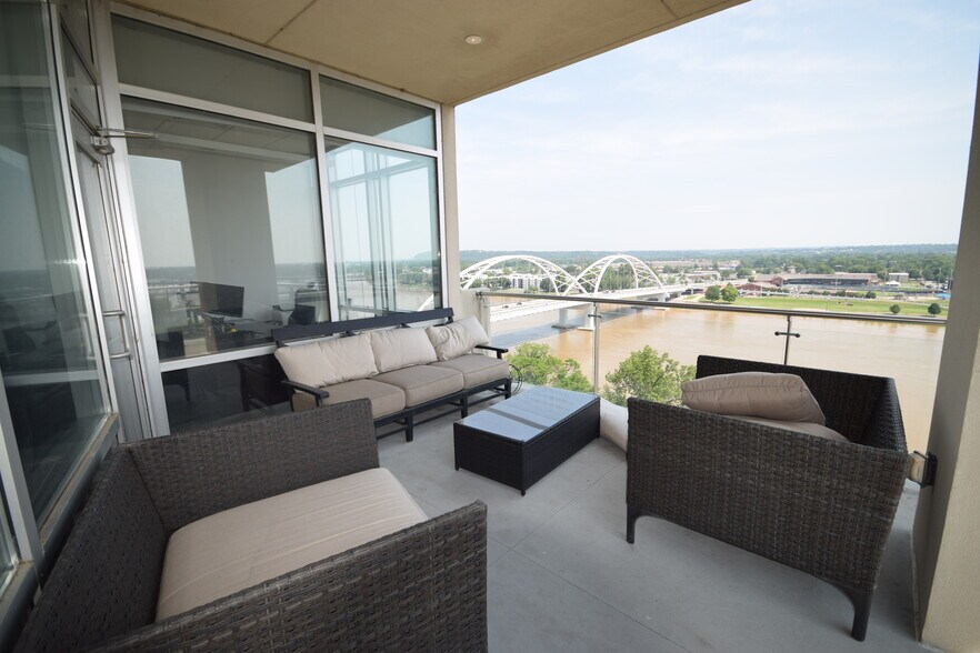 More Photos Of 5 Statehouse Plz, Little Rock Office For Sale