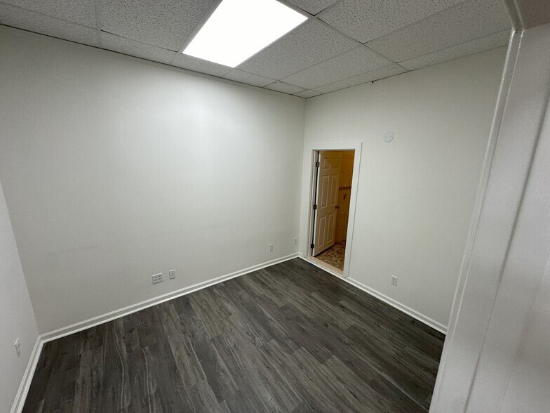 More Photos Of 1122-1126 Clement St, San Francisco Storefront Retail Office For Lease