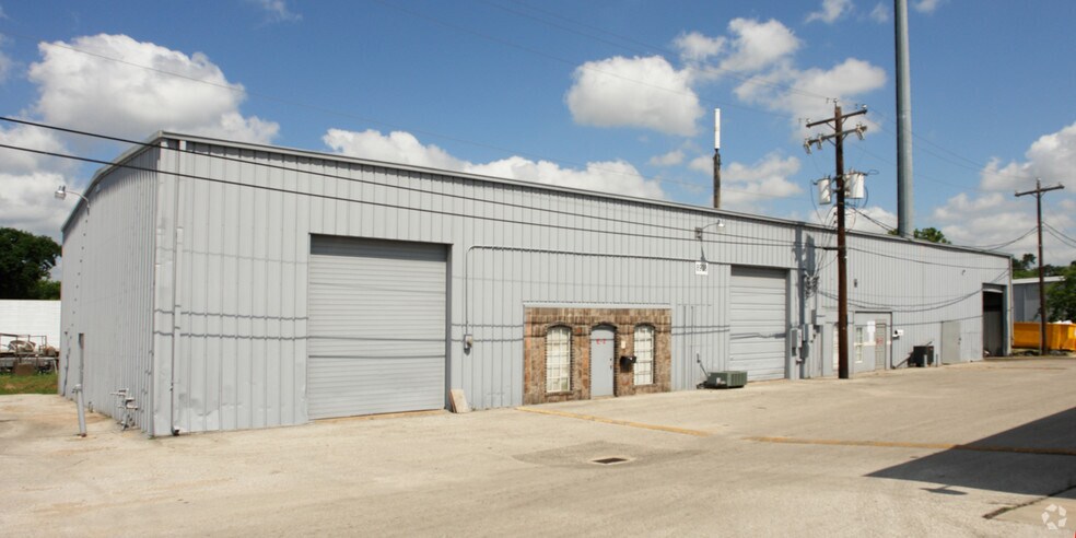 More Photos Of 8918 Spring Branch Dr, Houston Unknown For Lease