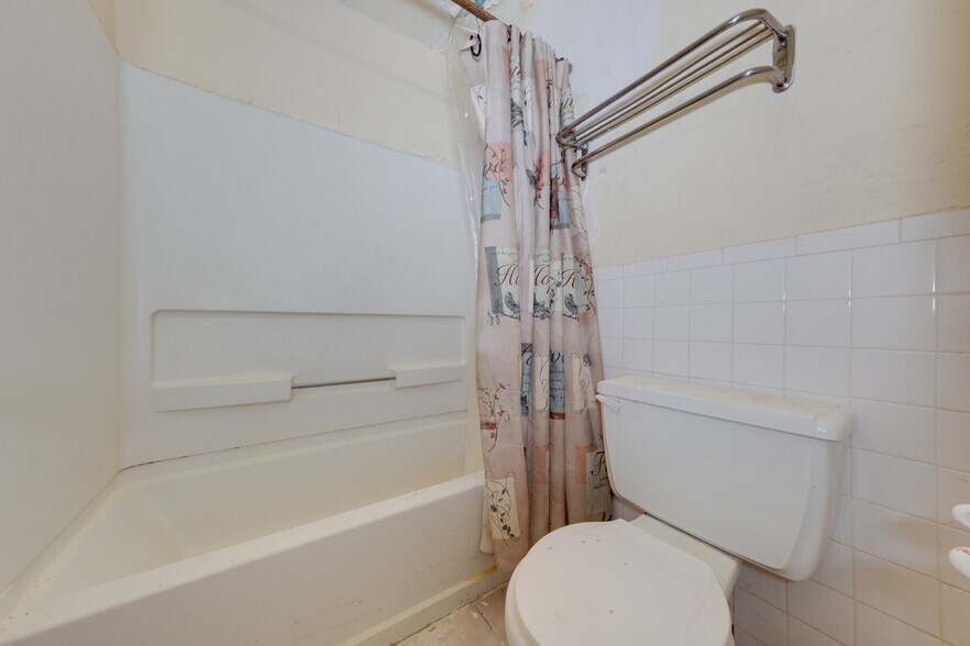 More Photos Of 2915 E Interstate 40, Amarillo Hotel For Sale