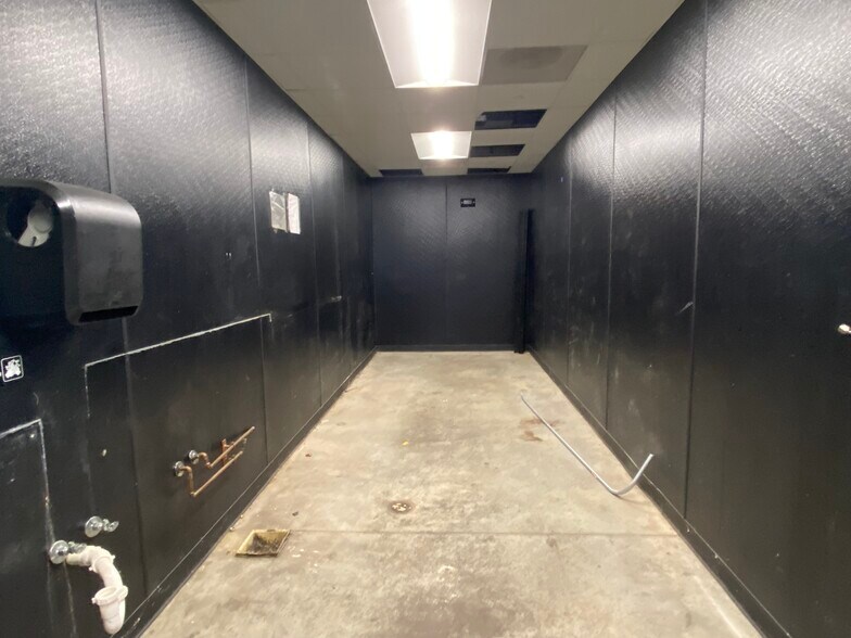 More Photos Of 2120 Ingersoll Ave, Des Moines Restaurant For Sale