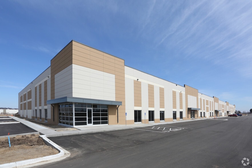 More Photos Of 2700 4th Ave E, Shakopee Warehouse For Lease