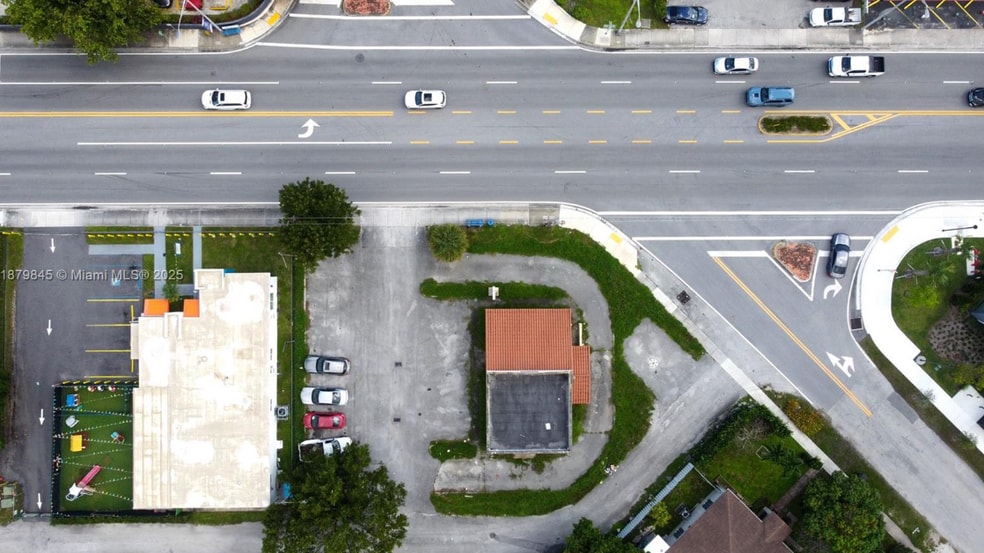 More Photos Of 14100 W Dixie Hwy, Miami Restaurant For Lease