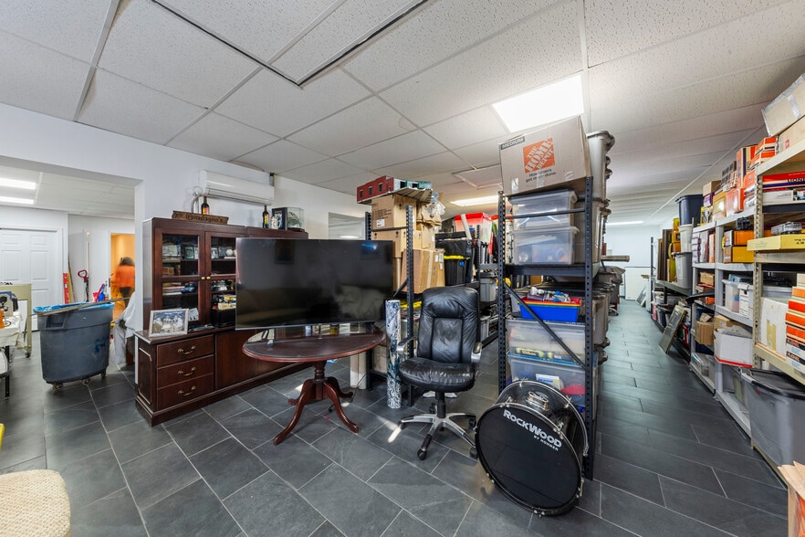 More Photos Of 14-07 113th St, College Point Flex For Sale