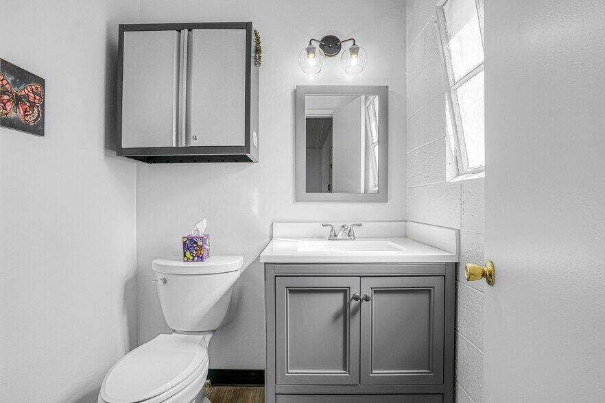 More Photos Of 21512-21516 Norwalk Blvd, Hawaiian Gardens General Retail For Sale