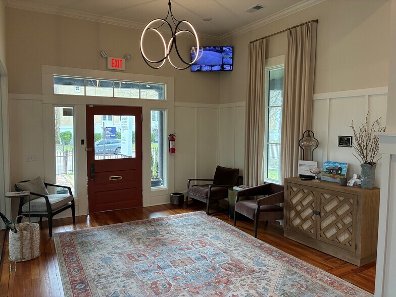 More Photos Of 981 S Cooper St, Memphis Freestanding For Sale