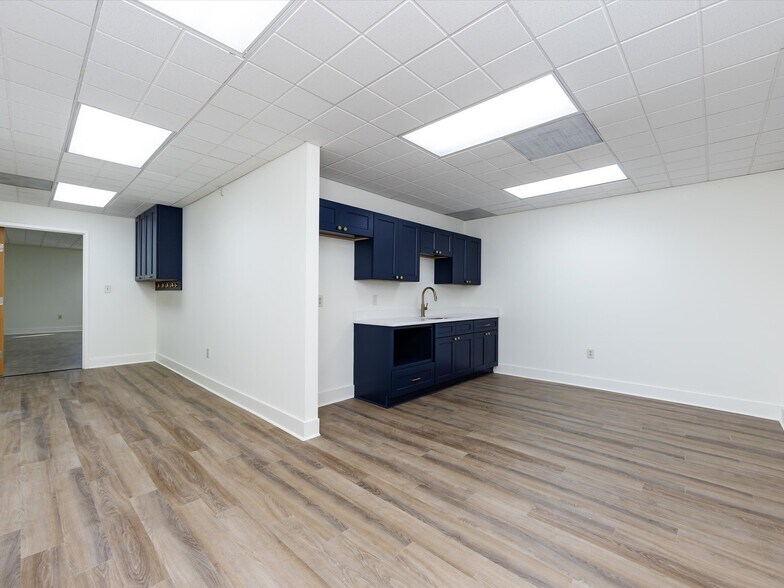 More Photos Of 1812 W Morehead St, Charlotte Office Residential For Lease