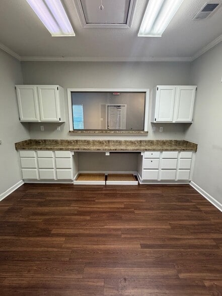 More Photos Of 2004 Exeter Rd, Germantown Medical For Lease