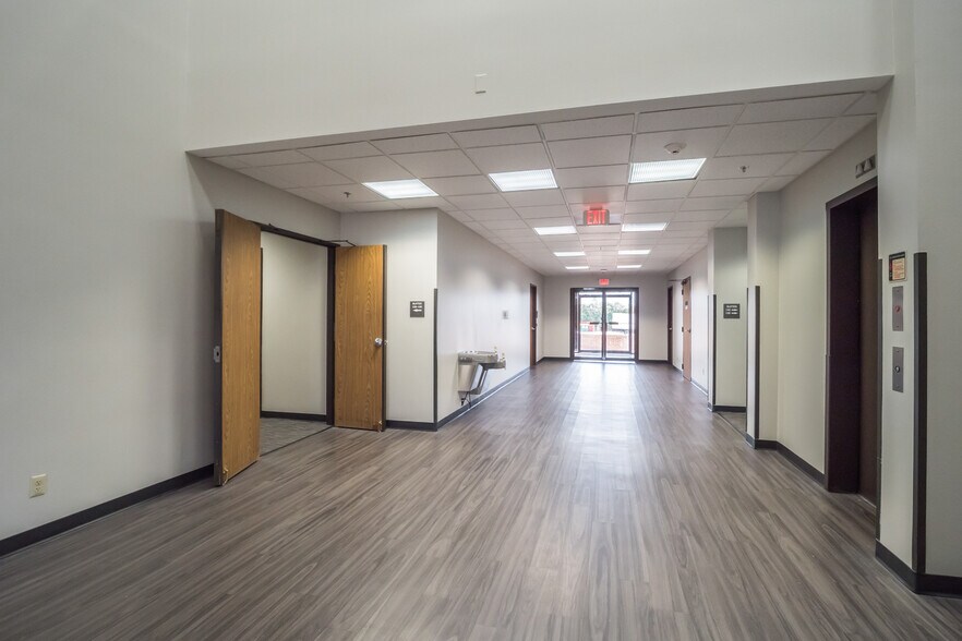 More Photos Of 1055 S Sherman St, Richardson Office For Lease