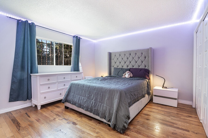 More Photos Of 439 S Hobart Blvd, Los Angeles Apartments For Sale