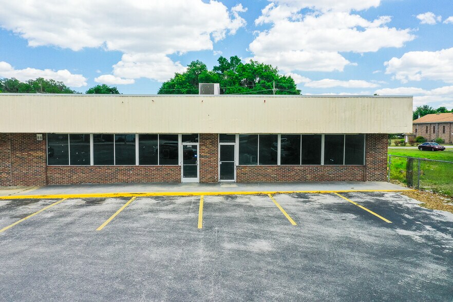 More Photos Of 201 S Charleston Ave, Fort Meade General Retail For Lease