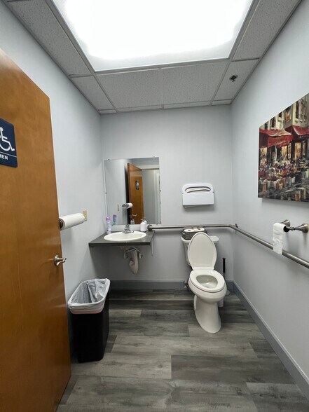More Photos Of 1551 SE Piperberry Way, Port Orchard Storefront Retail Office For Lease