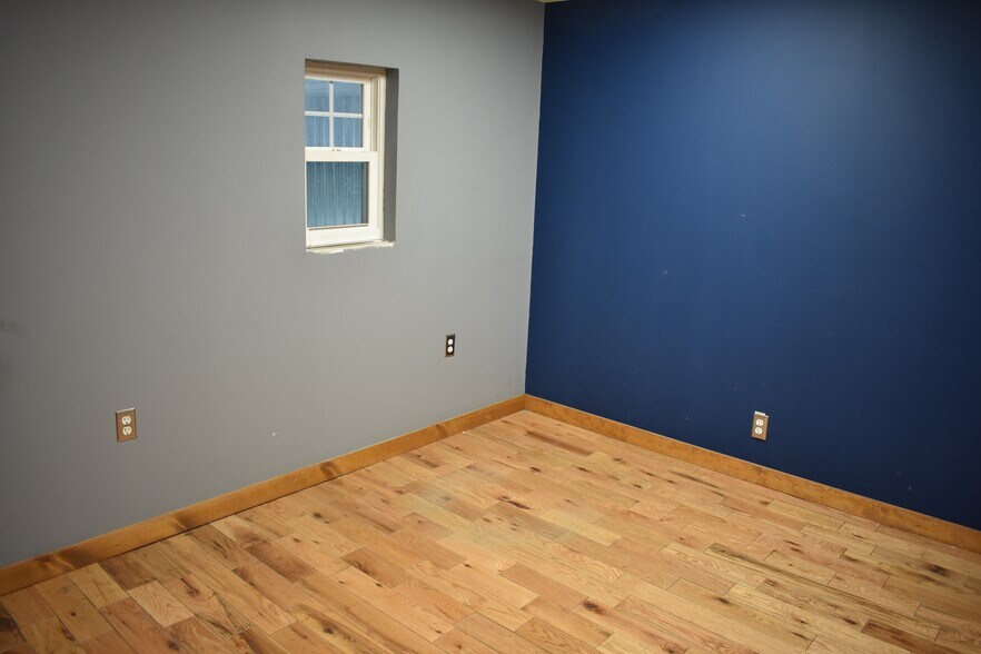 More Photos Of 135 Howard Rd, Fulton Industrial For Sale