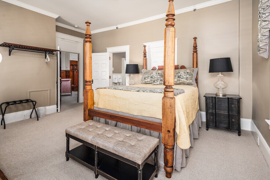 More Photos Of 738 E Main St, Belhaven Hotel For Sale